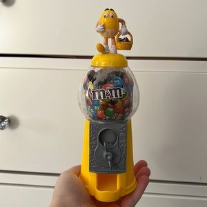 Yellow M&M’s machine Easter edition